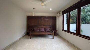 Gambar 5 Rumah 2 Lantai Bagus Semi Furnished SHM di Kemang Jakarta Selatan