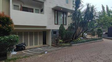 Gambar 2 Rumah Disewakan 3 Lantai Bagus Furnished Kemang Jakarta Selatan