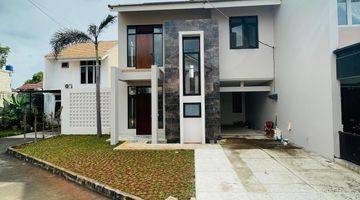 Gambar 2 Rumah Brand New Modern Tropical Dalam Cluster Pejaten