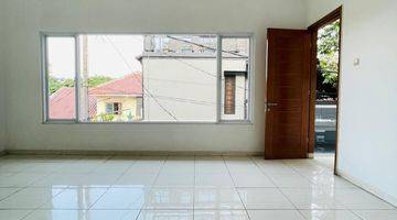 Gambar 5 Rumah Modern Minimalist Dalam Cluster Pejaten