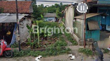 Gambar 1 TANAH DI LINGKUNGAN PABRIK BESAR