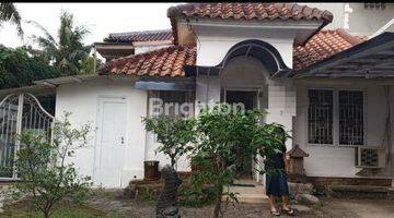 Gambar 1 RUMAH DI TAMAN UBUD LIPPO KARAWACI HOOK SUDUT 1 LANTAI SEMI FURNISH