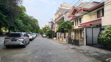 Gambar 4 Dijual Rumah Di Green Ville
depan Taman 3.5 Lantai Full Furnished 