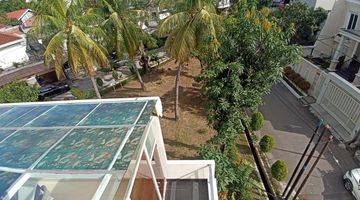 Gambar 2 Di juak rumah di Green ville 3 Lantai samping taman full furnished Bagus