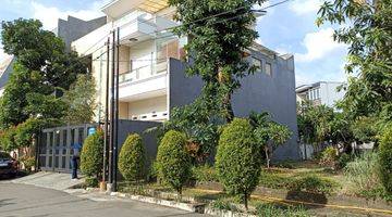 Gambar 1 Di juak rumah di Green ville 3 Lantai samping taman full furnished Bagus