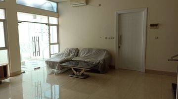 Gambar 5 Di juak rumah di Green ville 3 Lantai samping taman full furnished Bagus