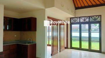 Gambar 5 Unfurnished 2BR House In Resort Area Jimbaran