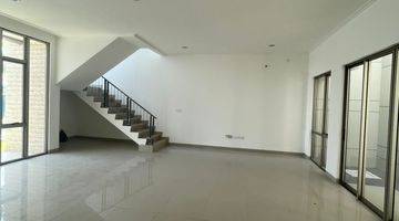 Gambar 4 Dijual Rumah PIK di Cluster Springville, Bagus Semi Furnished 