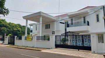 Gambar 1 Rumah super Mewah Dua lantai dengan hrg yang sangat negotiable di Jalan Banyumas 