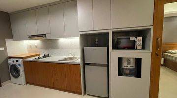 Gambar 4 Disewakan Studio Kemang Village Furnished Lantai Sedang