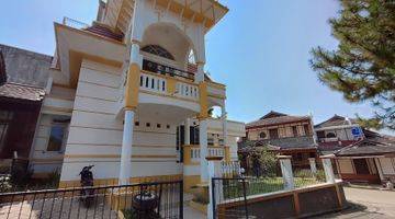 Gambar 1 Villa Hook 3 Lantai Semi Furnished Di Green Apple Garden