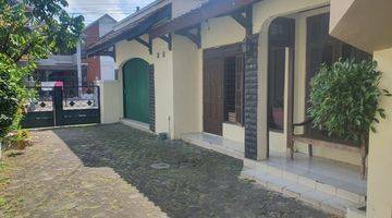 Gambar 3 Rumah pinggir jalan raya area seturan kledokan dekat kampus 2 Lantai SHM