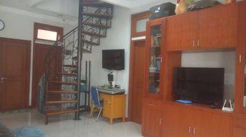 Gambar 4 Dijual Rumah 3 Lantai Semi Furnished Tanah Luas di Gegerkalong