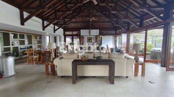 Gambar 3 Luxury villa in Pecatu Bali large swimming pool