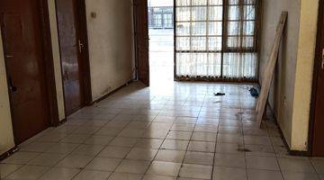 Gambar 1 Rumah 1 Lantai di Taman Kopo Indah 1 di Area yang Nyaman ( Butuh Renovasi ) SHM