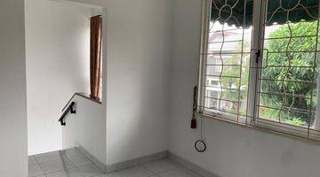 Gambar 5 Rumah 2 Lantai Bagus Unfurnished SHM di Kota Wisata, Bogor