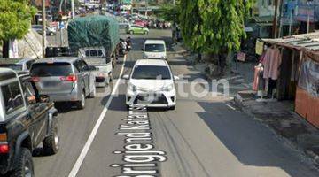 Gambar 3 RUMAH HITUNG TANAH STRATEGIS DIPINGGIR JALAN RAYA DEKAT RUMAH SAKIT DR OEN KANDANG SAPI