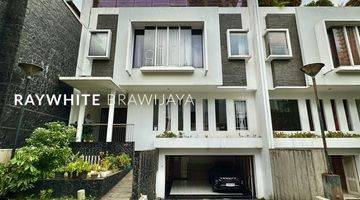 Gambar 4 Townhouse Siap Huni Dalam Kompleks Brawijaya Kebayoran Baru 