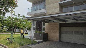 Gambar 2 Rumah Hook Cluster Piano 10x25 View Danau di Golf Island, Pik