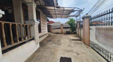 Gambar 1 Rumah 2 Lantai Bagus SHM di Jalan Kemiri, Depok