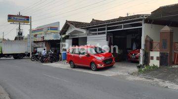 Gambar 1 RUMAH STRATEGIS DI PINGGIR JALAN