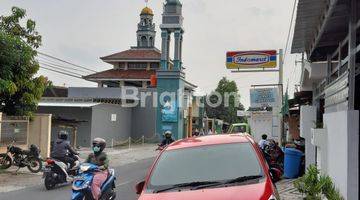 Gambar 3 RUMAH STRATEGIS DI PINGGIR JALAN