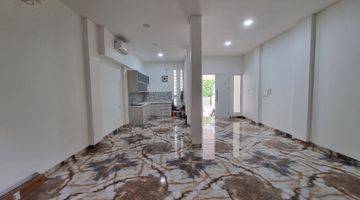 Gambar 3 RUMAH 3 LANTAI SEMI FURNISHED KELAPA GADING