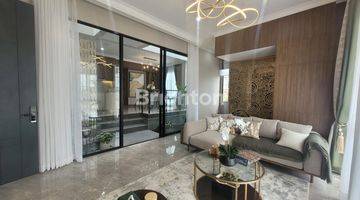 Gambar 2 RUMAH DENGAN KONSEP CLASSIC TROPICAL THE EBONY RESIDENCE