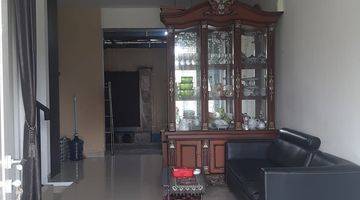 Gambar 3 Di jual Rumah 2 Lantai Bagus depan taman di jatake tanggerang