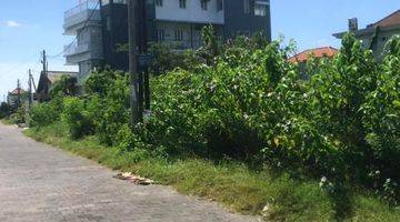 tampak depan tanah di lingkungan nyaman &