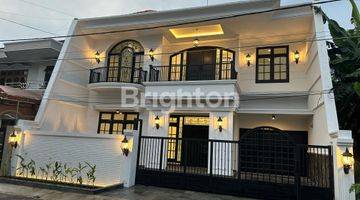 Gambar 1 RUMAH COLONIAL MODERN 2 LANTAI FI MANYAR KERTOADI