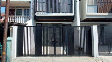 Gambar 2 Rumah 2 Lantai Baru Unfurnished SHM di Rungkut Dekat Superindo Merr Surabaya, Surabaya