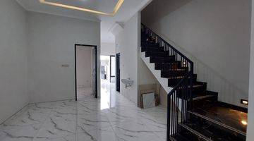 Gambar 2 Rumah Termurah 2 Lantai Baru Semi Furnished SHM di Kutisari Indah, Surabaya Dekat Uk Petra Ubaya , Surabaya