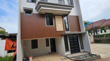 Gambar 5 Rumah Townhouse Jatipadang 3,5 Lantai Rooftop View Gunung Salak