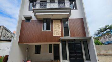 Gambar 1 Rumah Townhouse Jatipadang 3,5 Lantai Rooftop View Gunung Salak