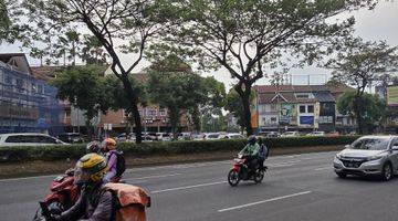 Gambar 4 Ruko hadap Jalan raya Utama BSD, Facade lebar.