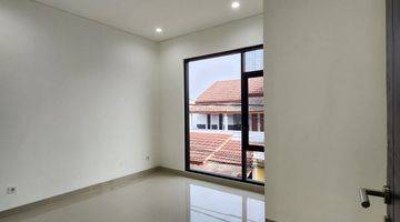 Gambar 4 Dijual Rumah Brand New Cluster Catalina Gading Serpong