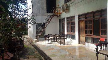 Gambar 2 Dijual rumah 2.5 lantai pinggir jalan