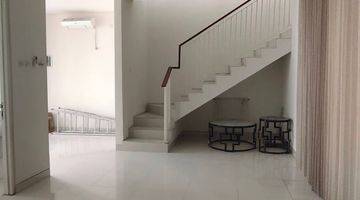 Gambar 2 Rumah Full Furnish Di Grand Pakuwon, Surabaya Barat