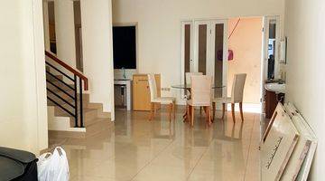 Gambar 2 Rumah 2 Lantai Bagus Semi Furnished di Tomang,jakarta Barat