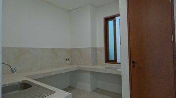 Gambar 4 Rumah 3 Lantai Semi Furnished di Kemang Jakarta Selatan