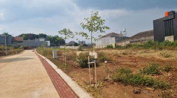 Gambar 2 Rumah Asri Terawat di Podomoro Park Bandung,Semi furnish