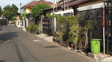 Gambar 2 Rumah Luas di Komplek Asri Dan Strategis di Kemanggisan, Jakarta Barat.