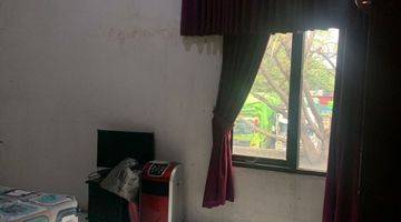 Gambar 2 Jual rumah 2 lt pinggir jalan Daan mogot tangerang