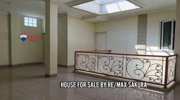 Gambar 4 Dijual Rumah Mewa 2 Lantai Kondisi Bagus Ready Huni By Remax Sakura