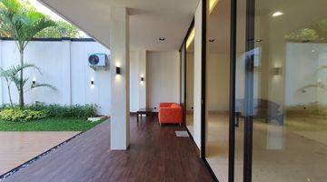 Gambar 4 Brand New Luxury Tropical House
Prime Area Kemang