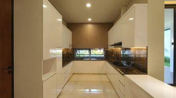 Gambar 5 Brand New Luxury Tropical House
Prime Area Kemang