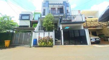 Gambar 2 Rumah 4 Lantai Furnished SHM di Cluster Palmerah , Jakarta Barat