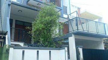 Gambar 1 Rumah 4 Lantai Furnished SHM di Cluster Palmerah , Jakarta Barat