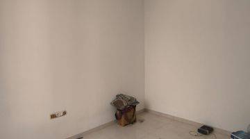 Gambar 4 Rumah 2 Lantai Baru Semi Furnished SHM di Rawamangun, Jakarta Timur